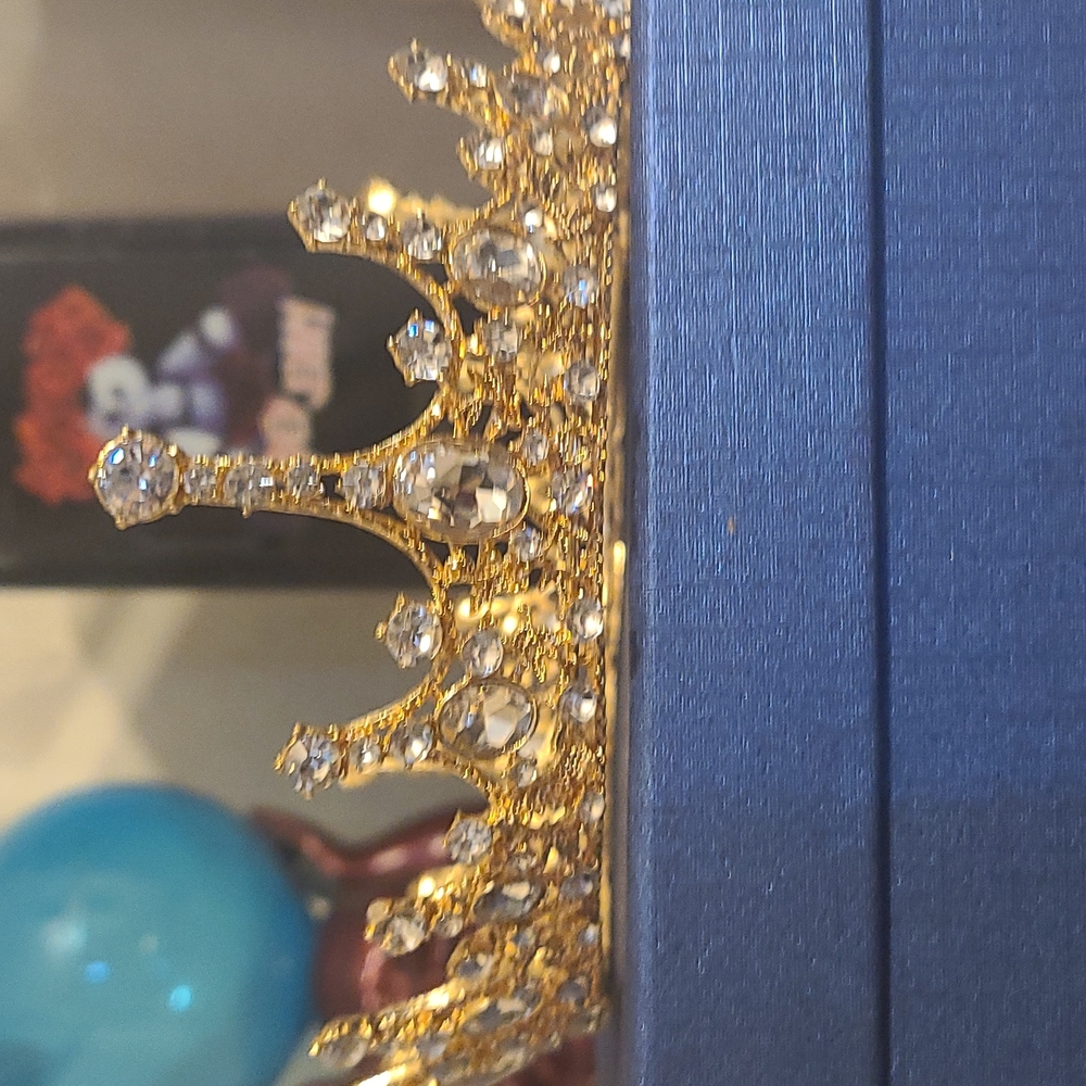 Queens crown